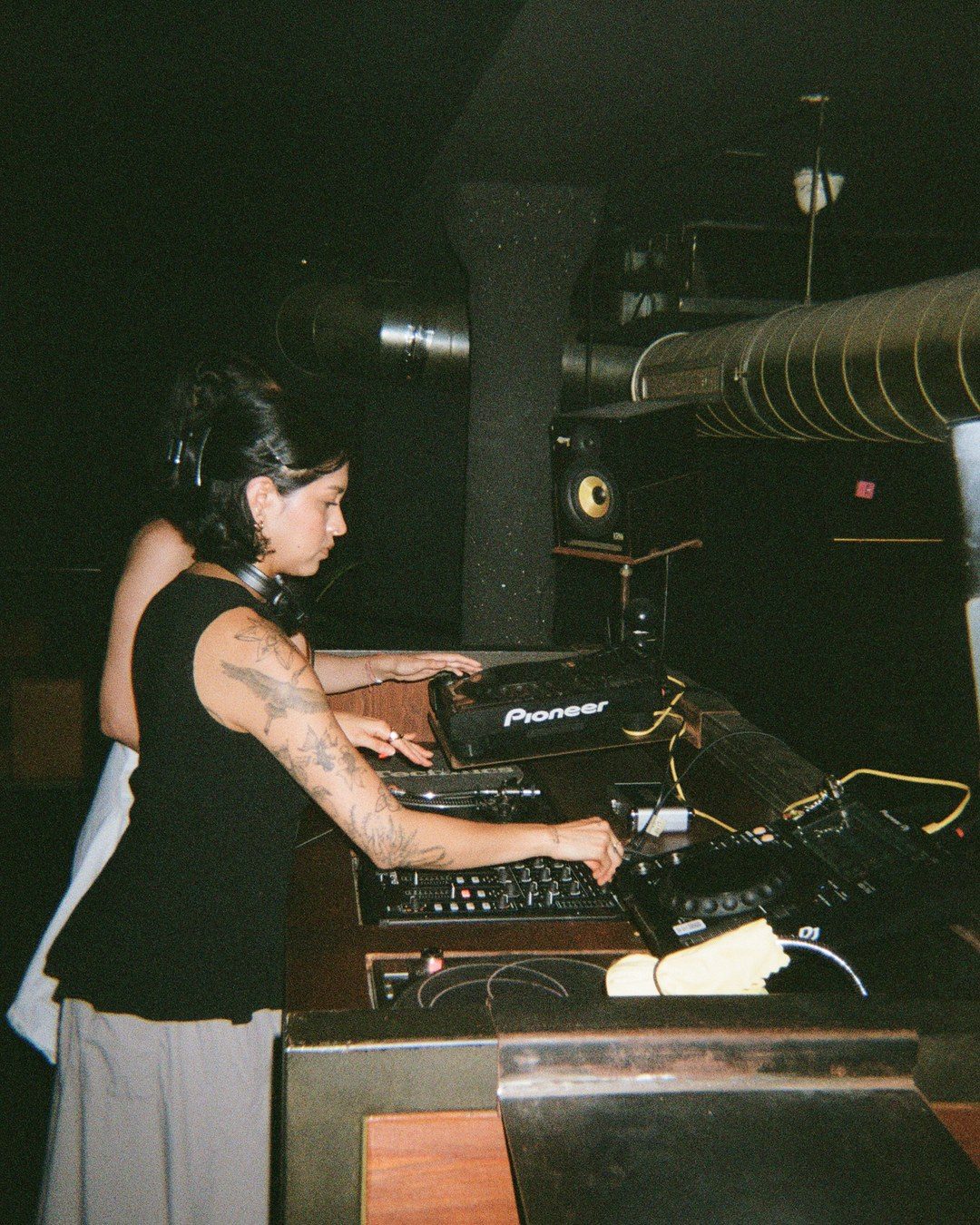 Karmee y Narima Satori mezclando en Cadence Choko